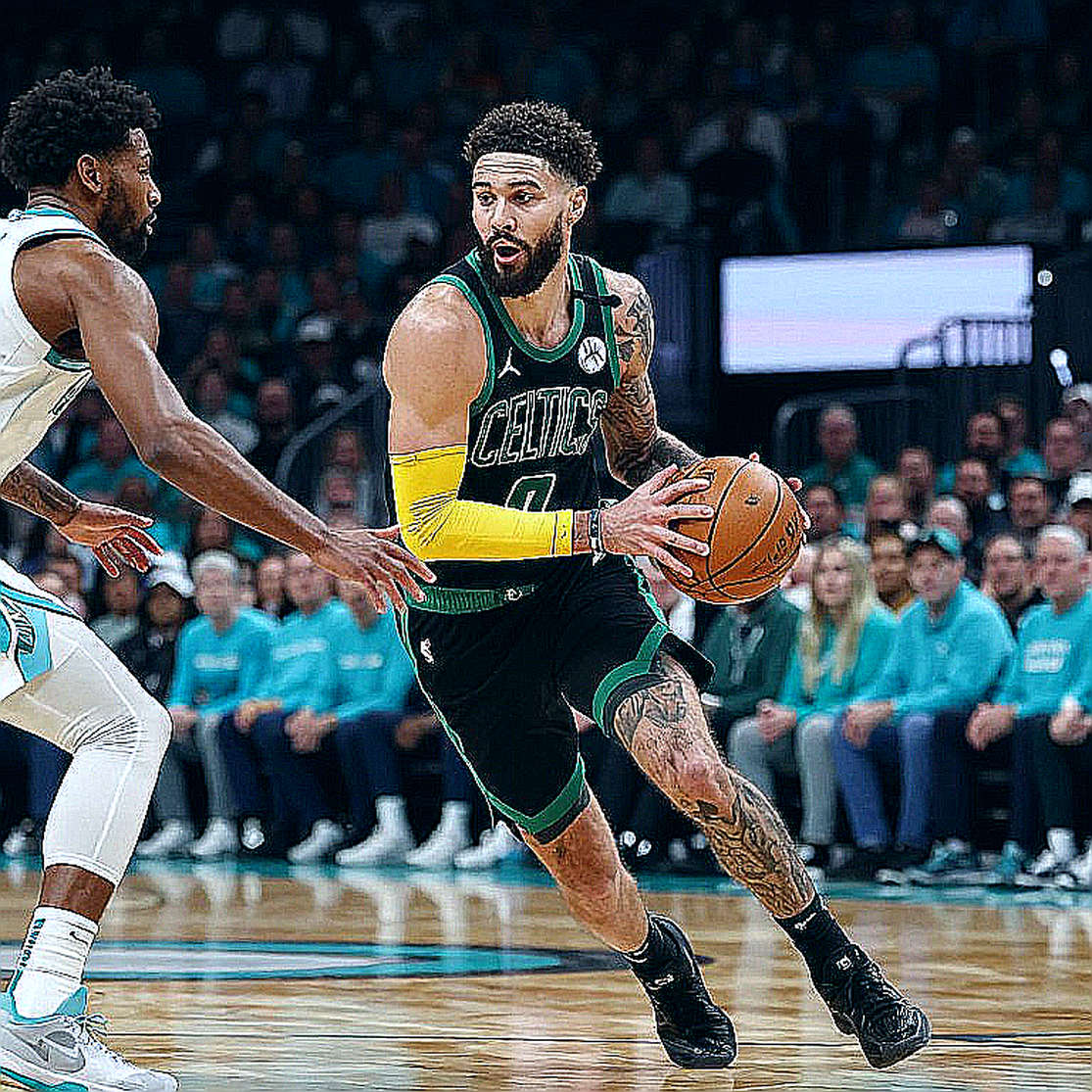 EuroLeague khóa 13 ông chủ bằng hợp đồng 10 năm, rồi mới nói 'điện thoại vẫn mở'