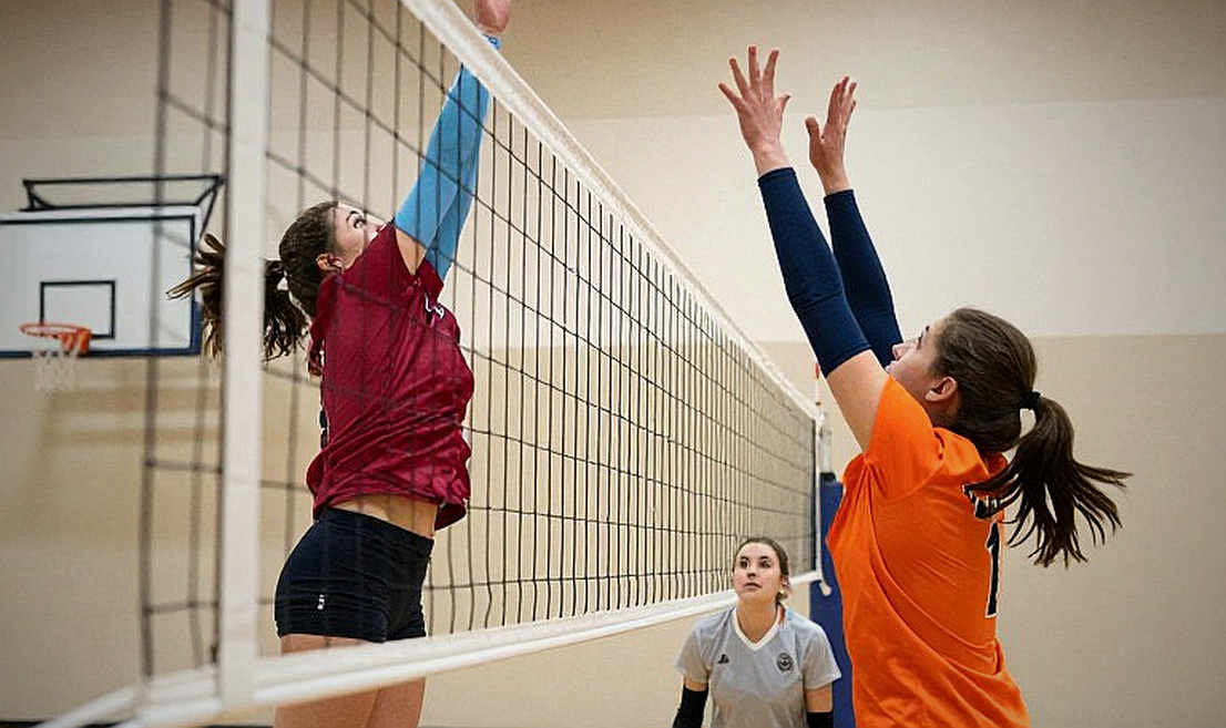 Kentucky hạ Louisville 3-1: Brooklyn DeLeye 22 điểm và cuộc lội ngược dòng từ .079 lên .420